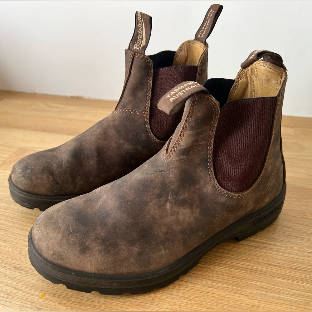 Blundstone Women’s 585 Classics Chelsea Boots in Rustic Brown, Size 9